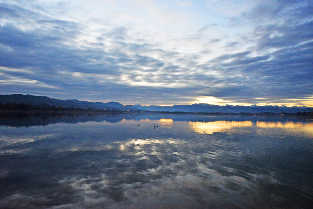 湖の朝　３