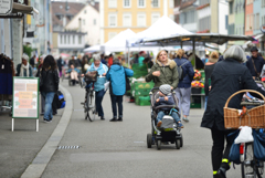 朝のマーケット　２