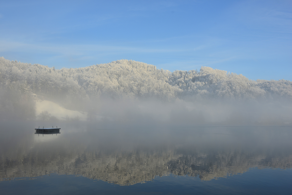 朝のビルヘル湖