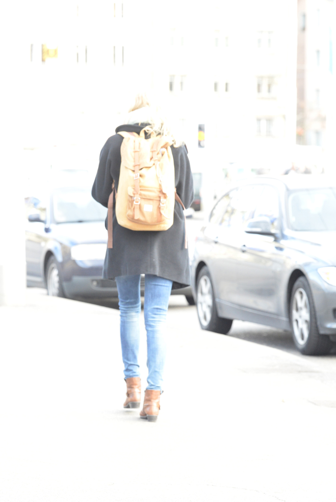 か　な　た　へ