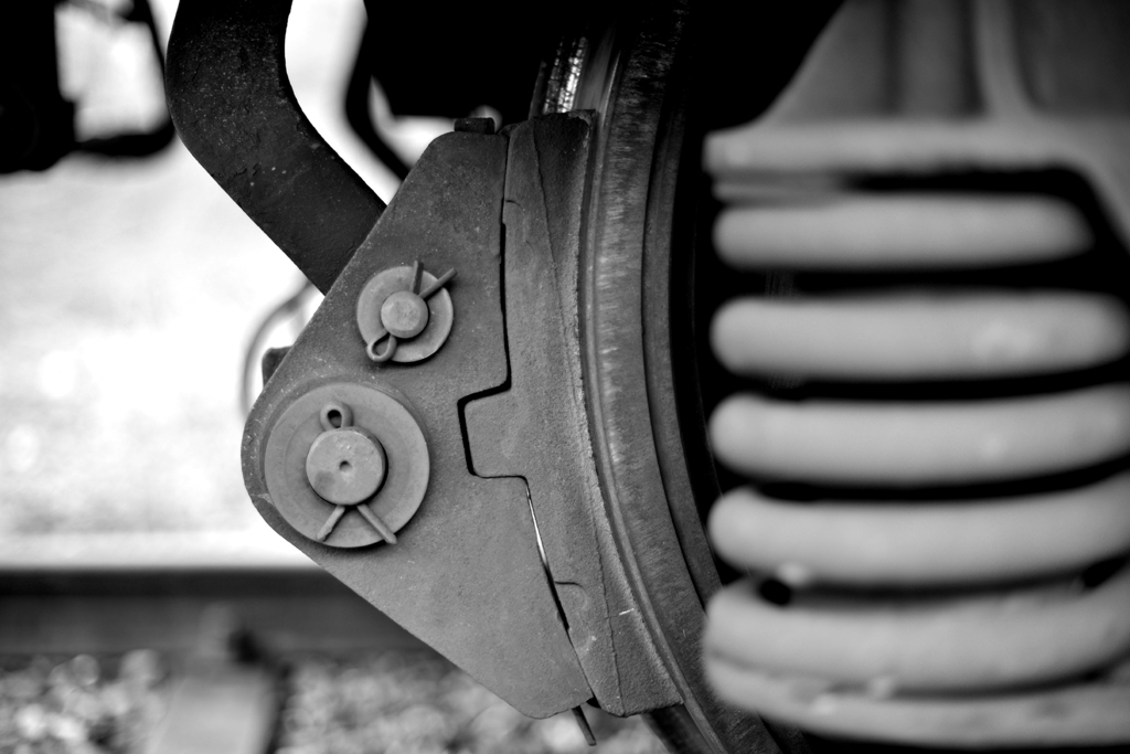 ブレーキとバネ