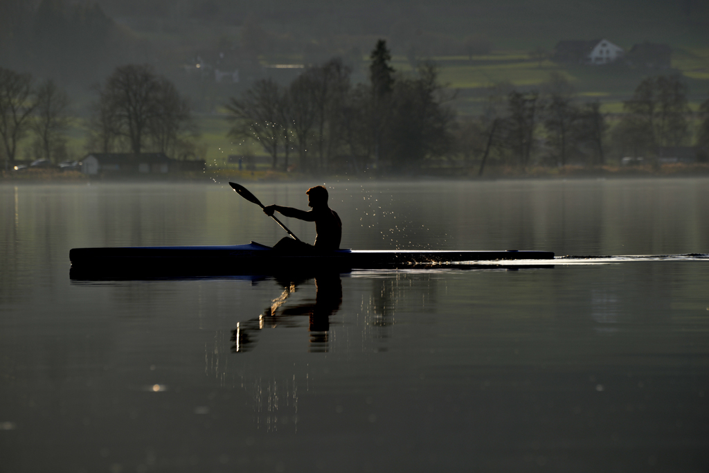 しぶきを上げて