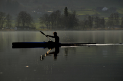 しぶきを上げて