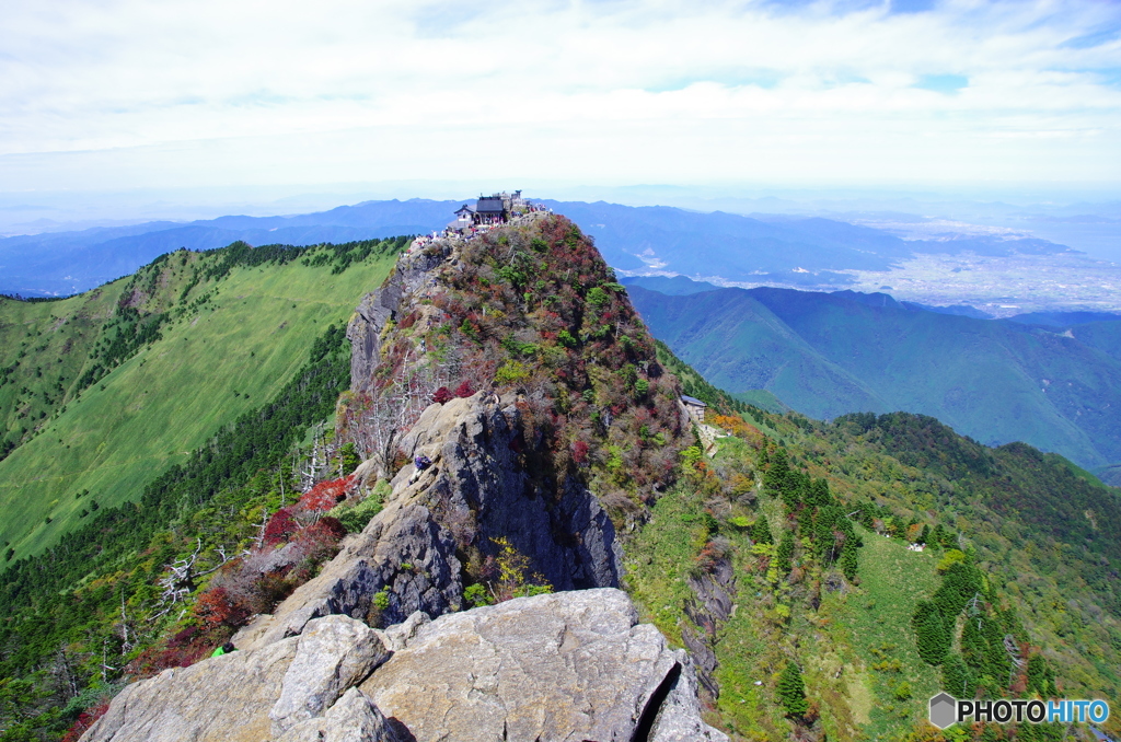 石鎚山　天狗岳より弥山を望む