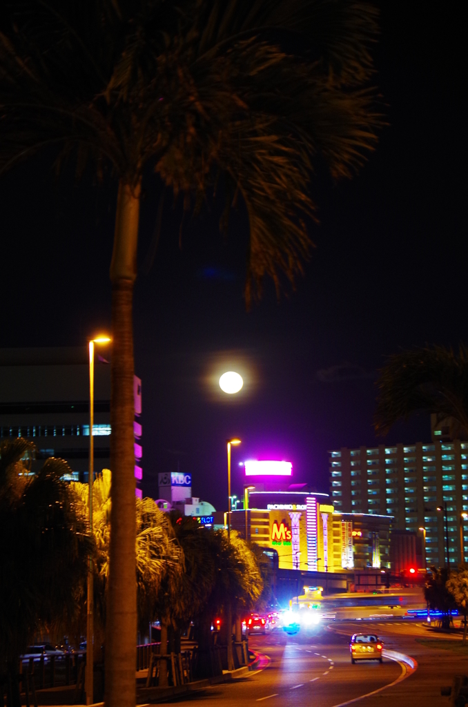 那覇の月夜