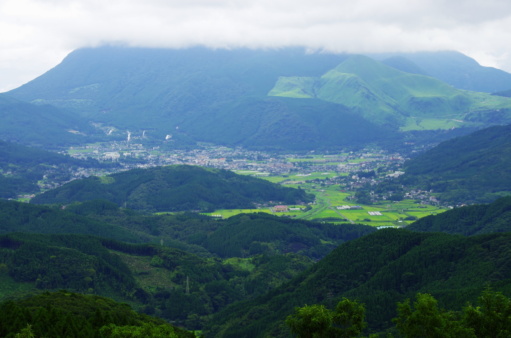 由布岳雲に隠れる