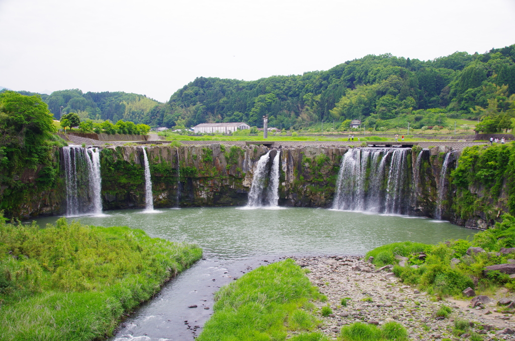 原尻の滝（吊り橋からの構図）
