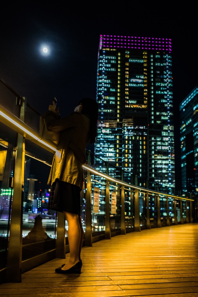 Shooting the moon