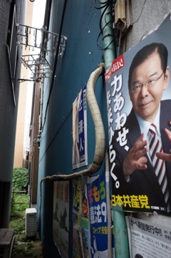  Advertising in a narrow space