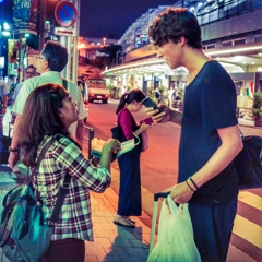 Encounter in a crowd