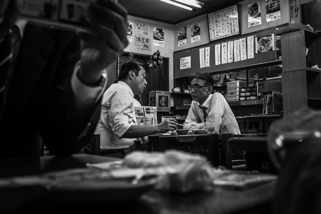 Discussion in a pub