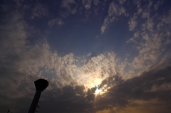 タワーと雲と鯉のぼり