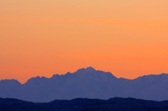 　　　朝焼けに浮かぶ剱岳