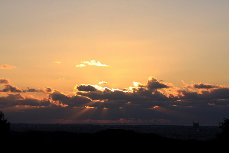 　　　光芒の夕焼け