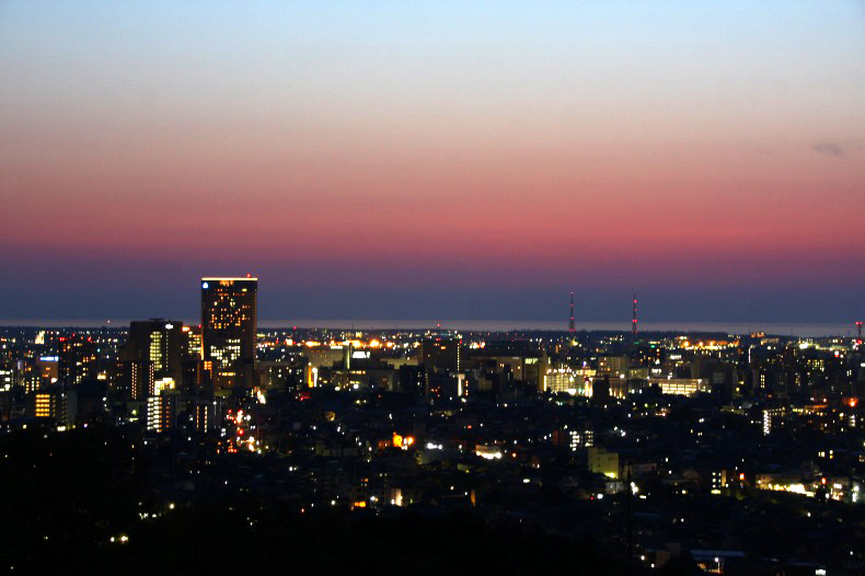 　　　夕暮れの金沢