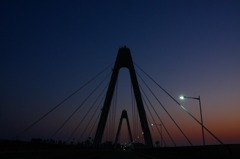 　　　夜明けのサンセットブリッジ