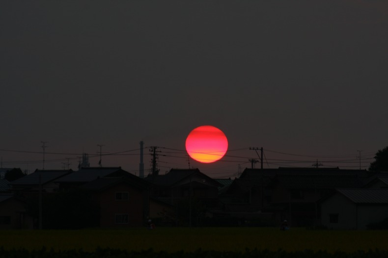 　　　赤い夕陽