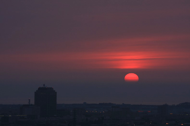 　　　空をこがして