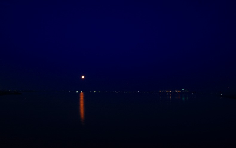 　　　早朝の満月　　