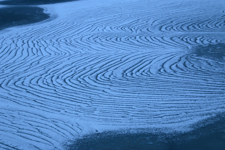 氷紋の湖　(2