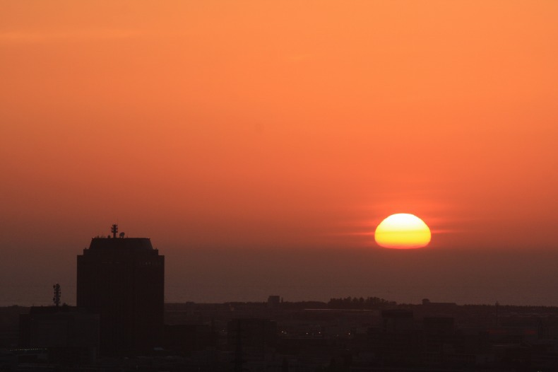　　　変形夕陽