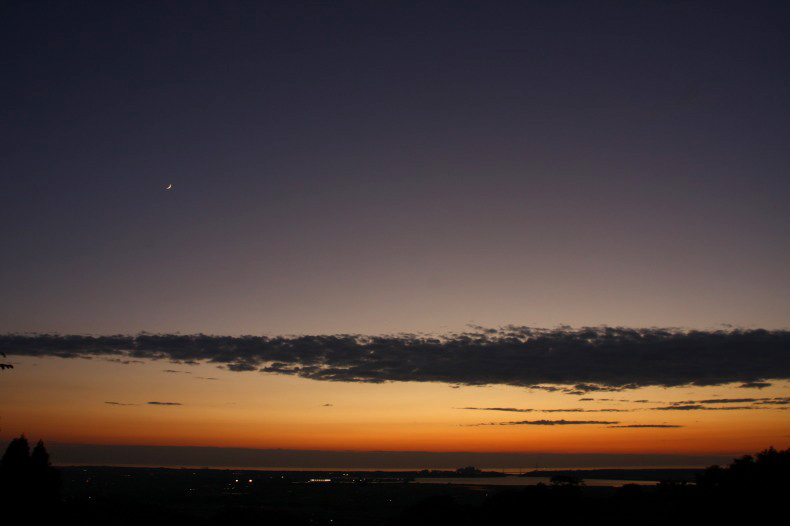 　　　夕暮れの潟