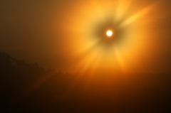 　　　眩しすぎる夕陽