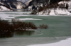 　　　凍る湖　　1