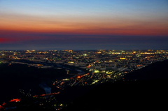 　　　夕暮れの町