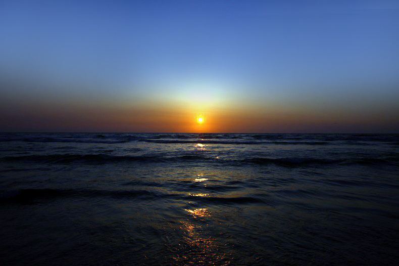 　　　日本海着水まじか