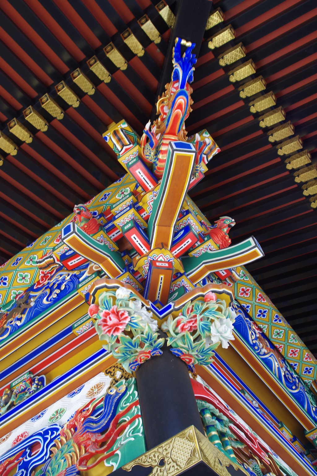 拝殿の装飾-1