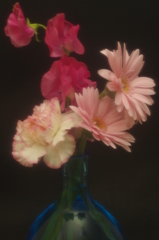 青い瓶と春の花-2
