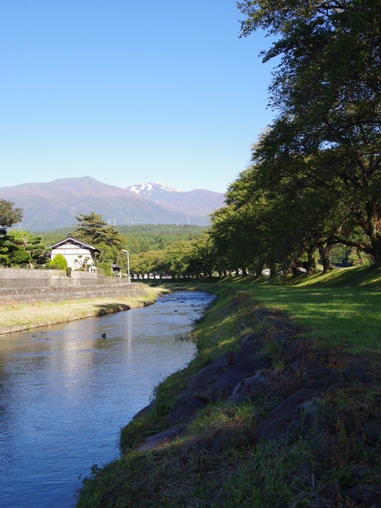 洗沢川と鳥海山・秋-2