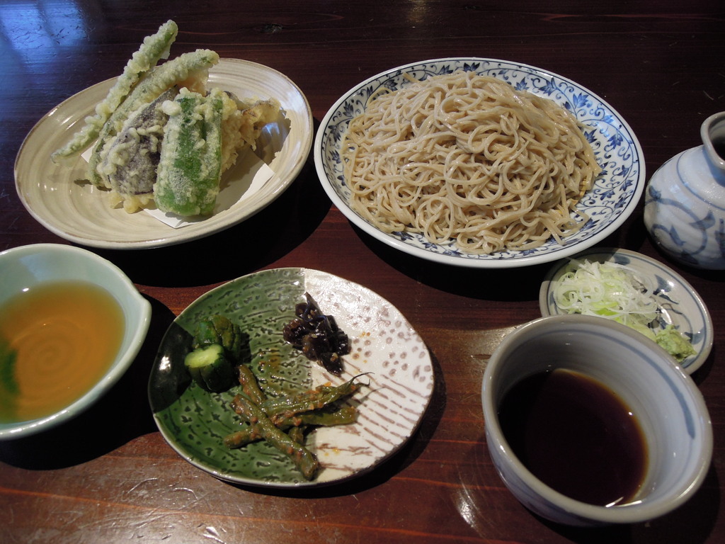 盛蕎麦と野菜天ぷら