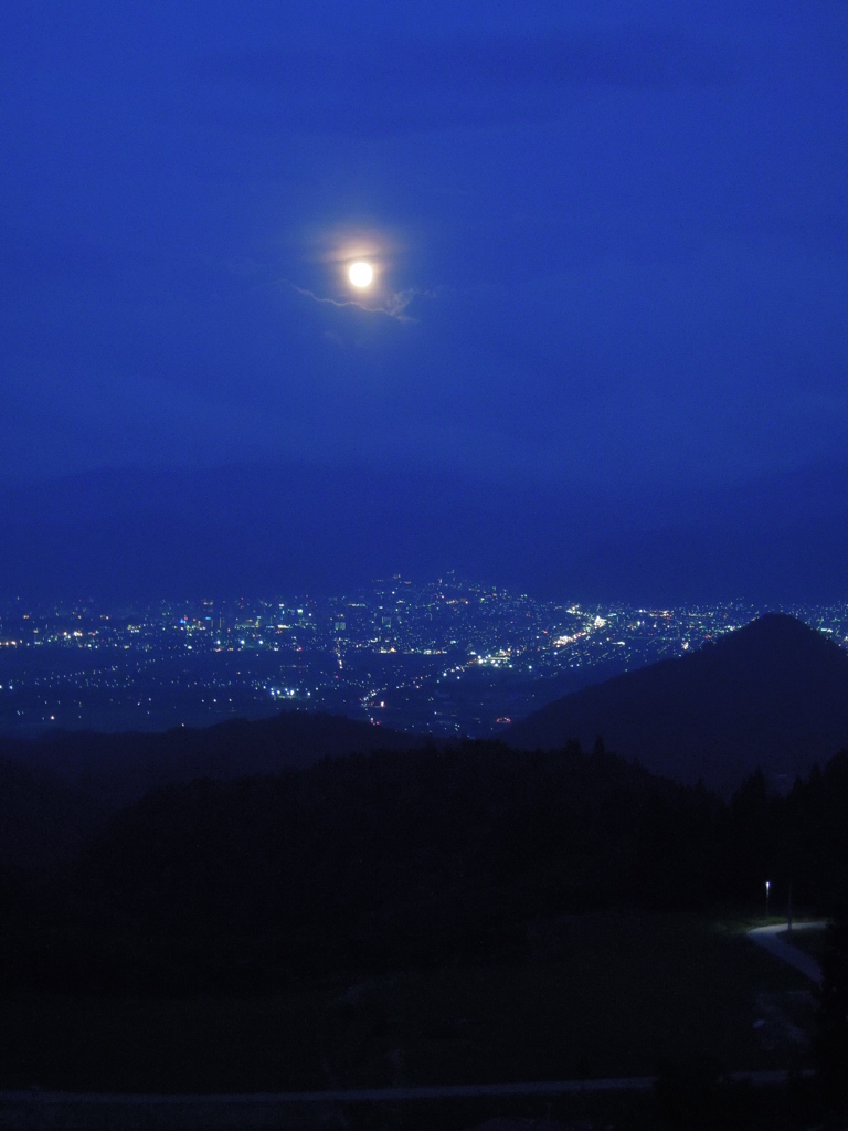 雲間から満月-3