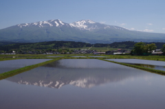 鳥海山-水鏡に写る