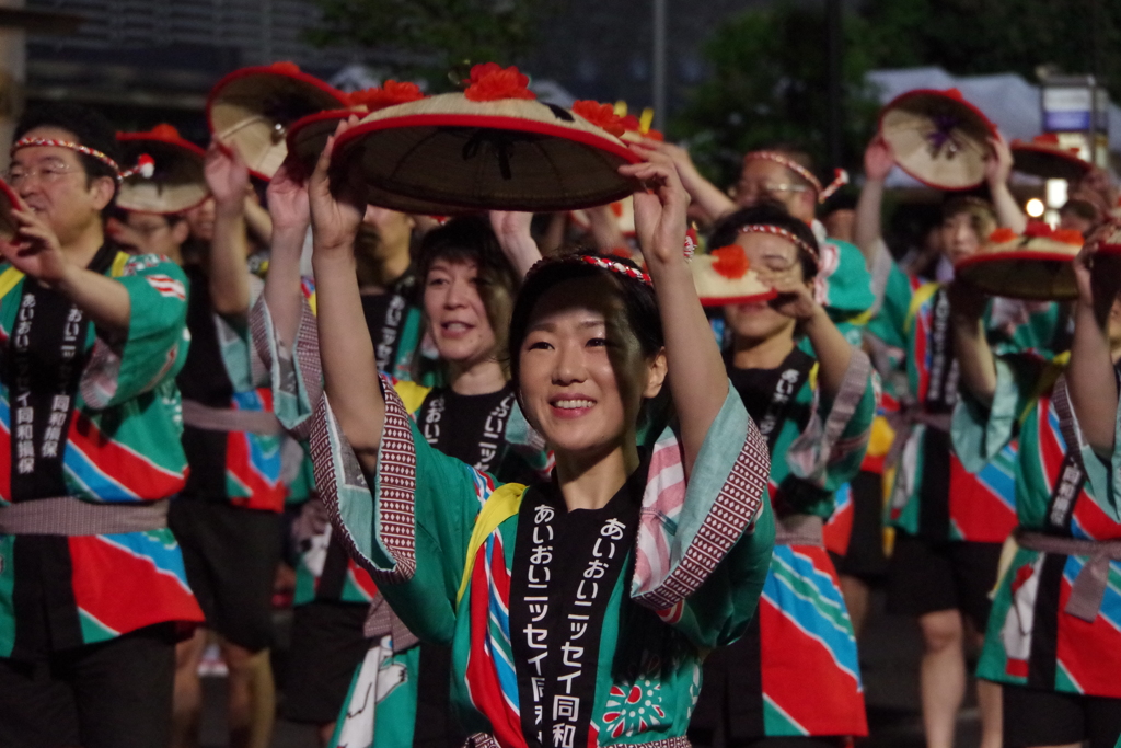 花笠をかざして