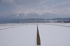 雪原と鳥海山