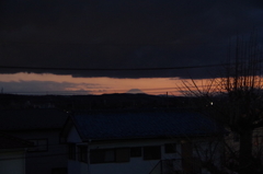 夕焼け空に黒雲-1
