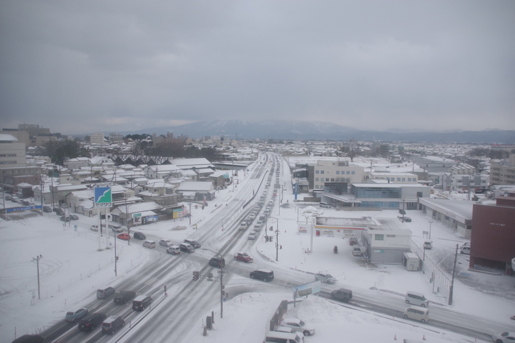 雪の朝の酒田