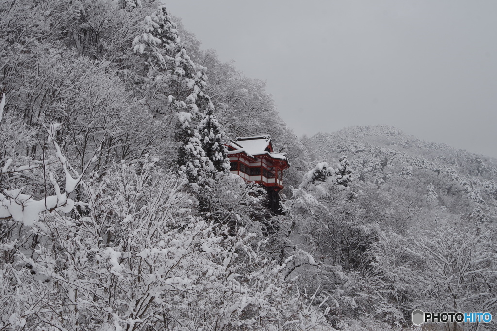 厳寒の唐松観音堂-1
