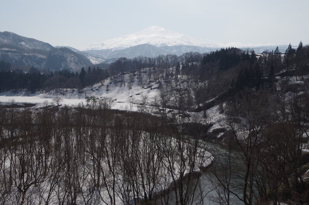 鳥海山と子吉川