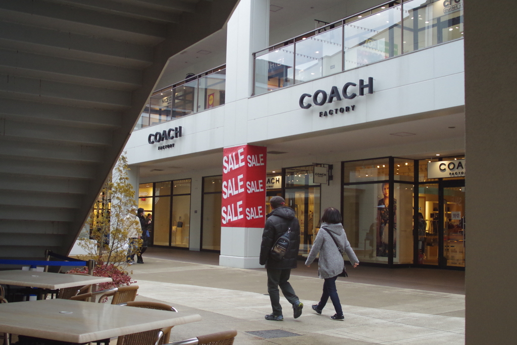 アウトレット-平日は閑散。。