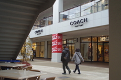 アウトレット-平日は閑散。。