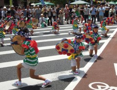 花笠踊りでヤッショウマカショウ