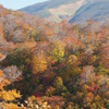 月山を望む