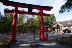 出羽三山神社-大鳥居と参集殿・三神合祭殿・鐘楼