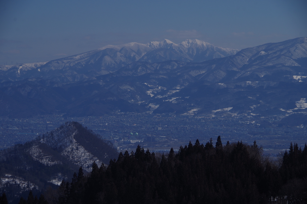 雁戸山と山形市街