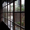 史跡旧鐙屋に雨が降る
