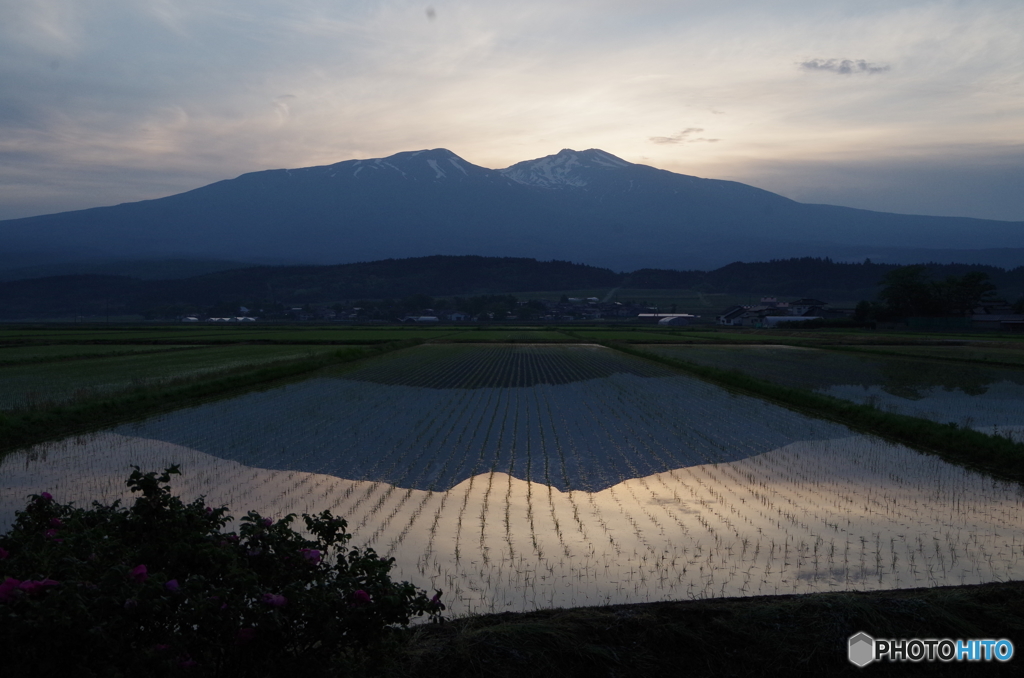 水鏡に写る鳥海山-1